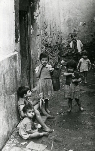 Quartier juif : enfants dans la rue